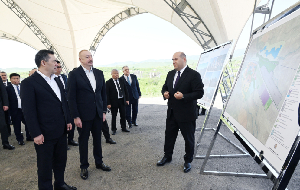 Les présidents azerbaïdjanais et kirghiz prennent connaissance du plan général de la ville de Fuzouli MIS A JOUR VIDEO