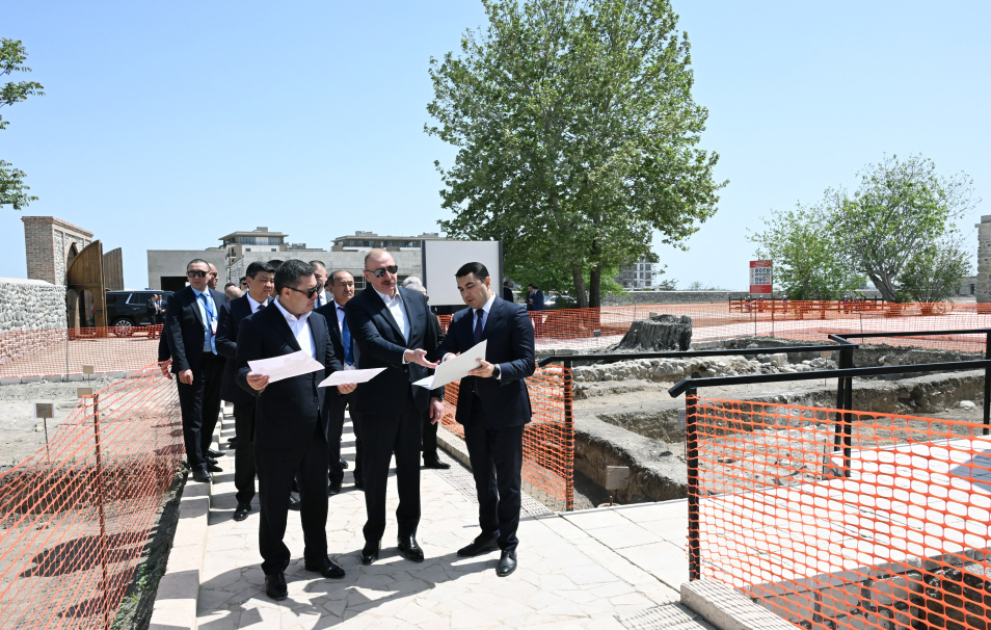 Les présidents Aliyev et Japarov visitent le Palais du khan Penahali et le complexe Imaret à Aghdam  MIS A JOUR VIDEO