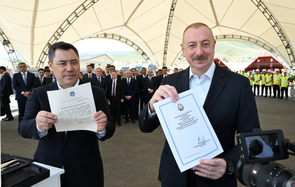 Aghdam : les présidents azerbaïdjanais et kirghiz participent à la cérémonie de pose de la première pierre de l’école secondaire du village de Khydyrly  MIS A JOUR VIDEO