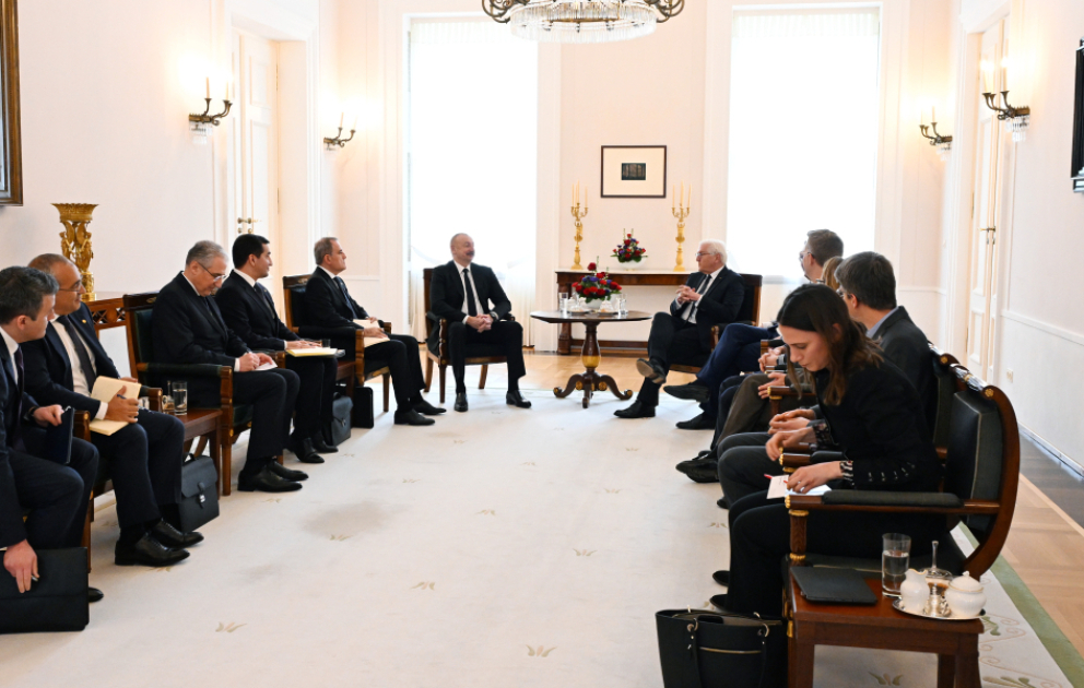Präsident Ilham Aliyev und Bundespräsident Frank-Walter Steinmeier treffen sich in erweitertem Format AKTUALISIERT VIDEO