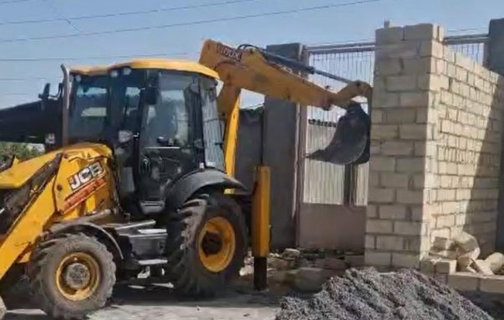Fövqəladə Hallar Nazirliyi tərəfindən qanunsuz tikili sökülüb VİDEO