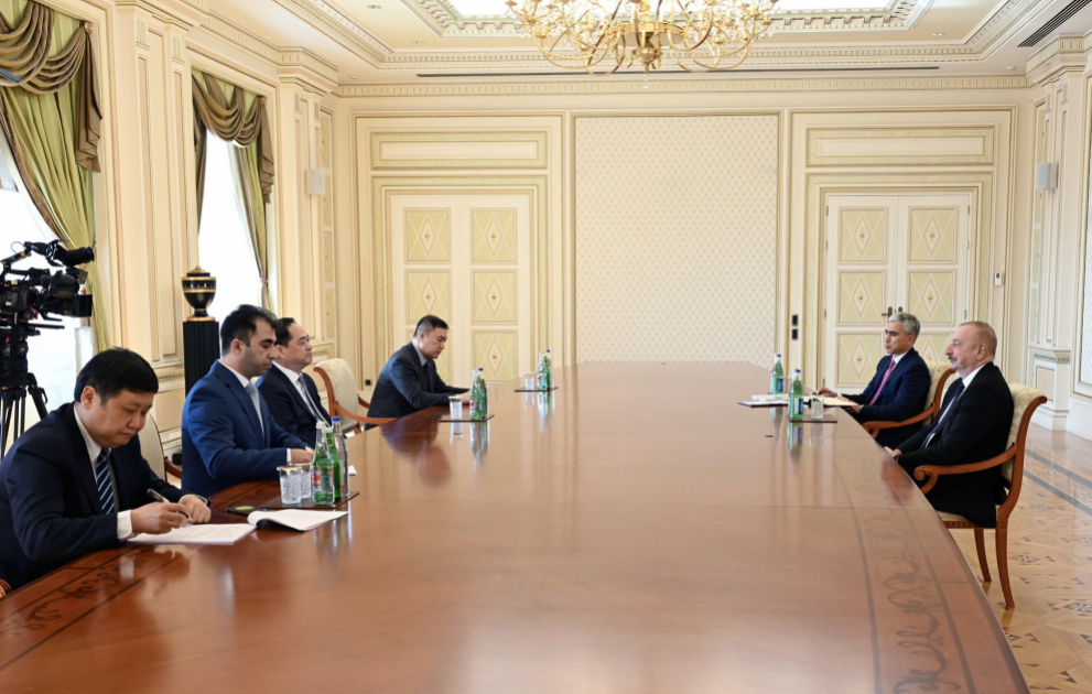 Le président azerbaïdjanais Ilham Aliyev reçoit le président de l’Association du peuple chinois pour l’amitié avec l’étranger MIS A JOUR VIDEO