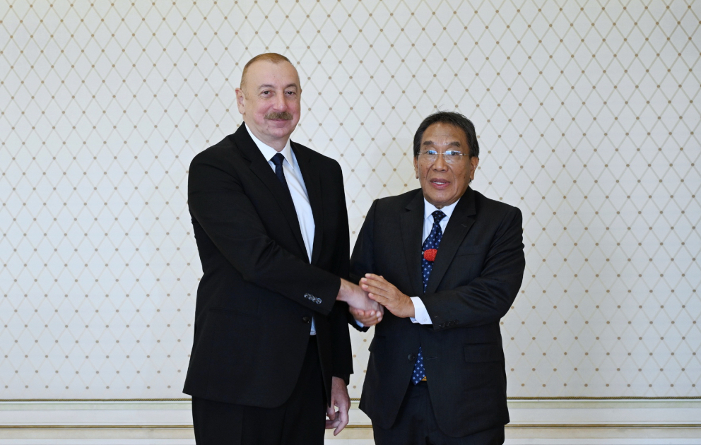 Präsident Ilham Aliyev empfängt den Präsidenten des Senats des malaysischen Parlaments AKTUALISIERT VIDEO