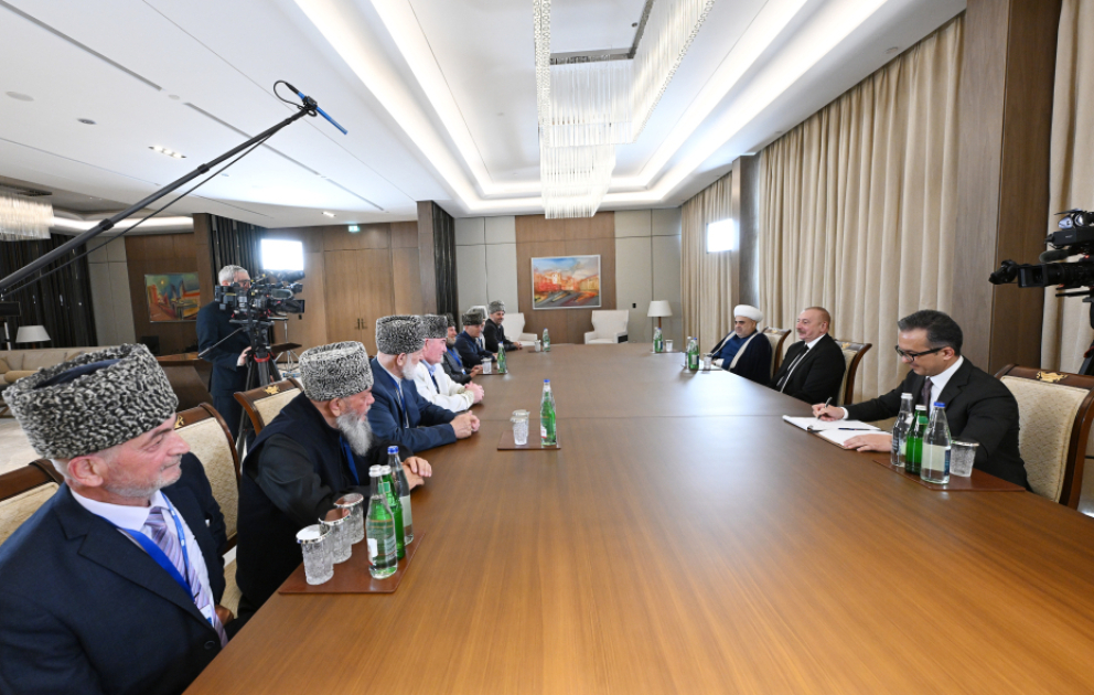 Präsident Ilham Aliyev empfängt Delegation bestehend aus Muftis der russischen Nordkaukasus-Region AKTUALISIERT VIDEO
