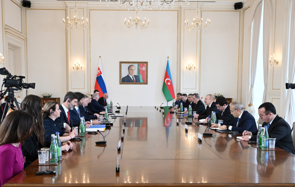 President Ilham Aliyev held expanded meeting with Prime Minister of Slovakia VIDEO