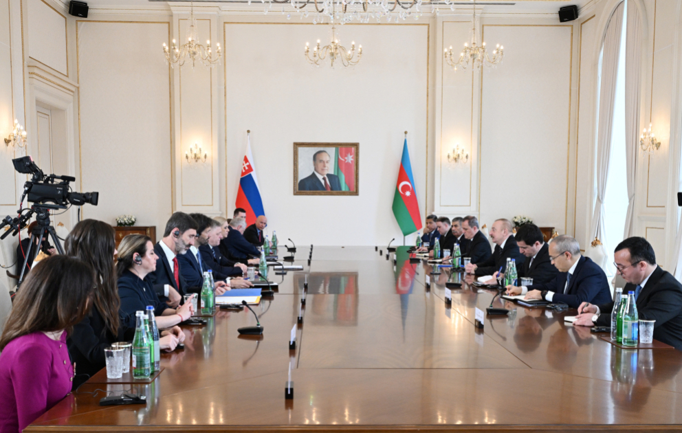 Le président azerbaïdjanais et le Premier ministre slovaque tiennent un entretien élargi aux deux délégations MIS A JOUR VIDEO