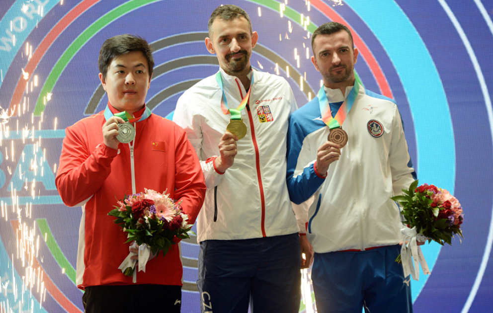 Çexiyalı atıcı Bakıda həm qızıl medal qazanıb, həm də rekorda imza atıb VİDEO