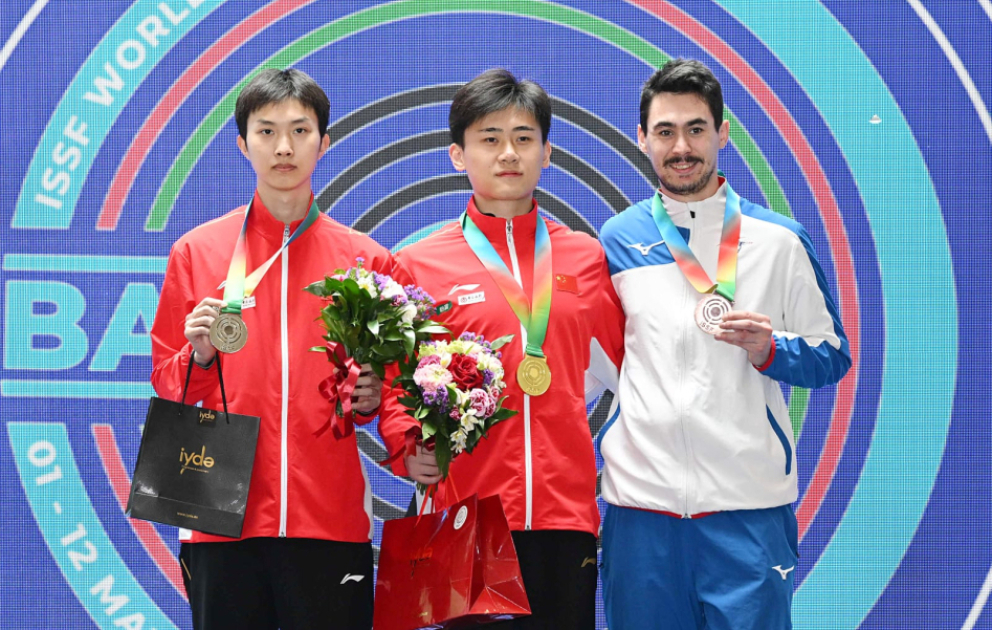 Bakıda qızıl medal qazanan çinli atıcı dünya rekordunu yeniləyib VİDEO