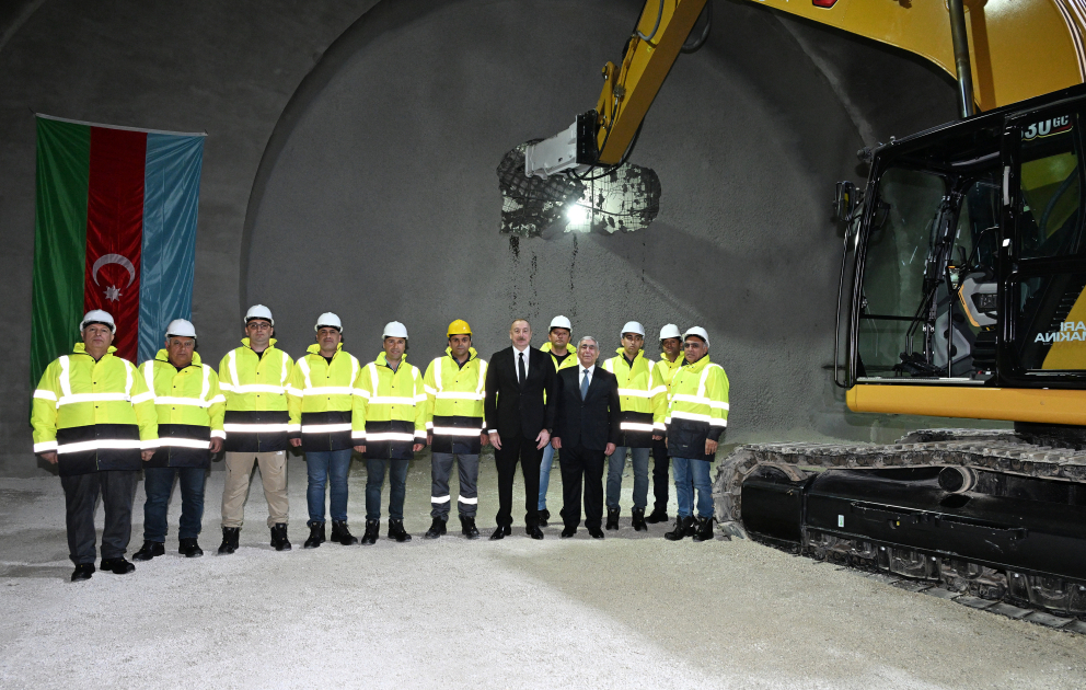 Prezident İlham Əliyev Əhmədbəyli-Füzuli-Şuşa avtomobil yolunda görülən işlərlə tanış olub, birinci tunelin açılışında iştirak edib  YENİLƏNİB VİDEO