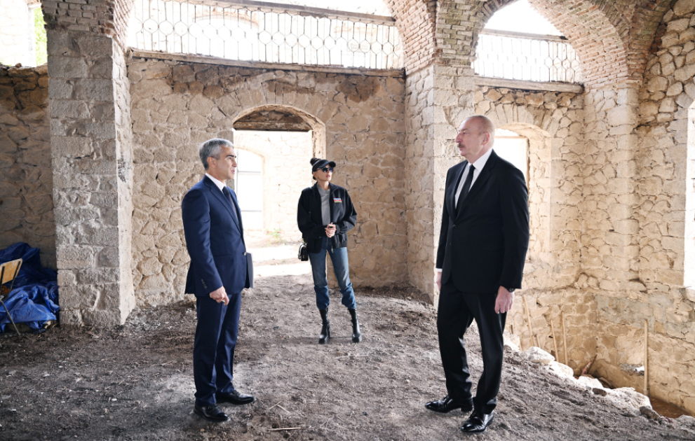 Şuşada Çöl Qala məscidində aparılan bərpa işləri ilə tanışlıq YENİLƏNİB VİDEO