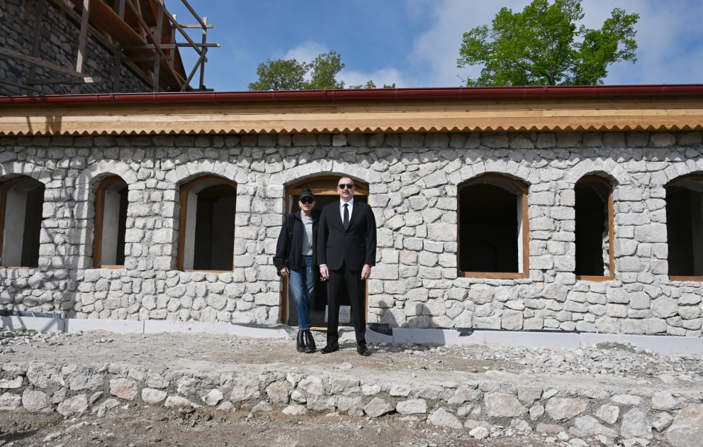 Prezident İlham Əliyev və birinci xanım Mehriban Əliyeva Şuşada Üzeyir Hacıbəylinin ev-muzeyində aparılan bərpa işləri ilə tanış olublar YENİLƏNİB VİDEO