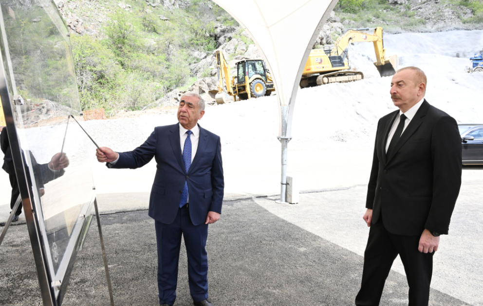 Prezident İlham Əliyev Xankəndi-Şuşa-Laçın avtomobil yolunda görülən işlərlə tanış olub YENİLƏNİB VİDEO