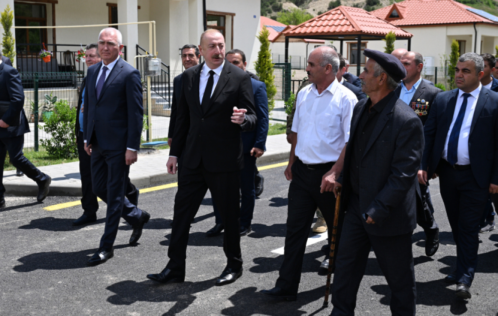 Latschin: Präsident Ilham Aliyev trifft sich mit Bewohnern des Dorfes Sus  VIDEO