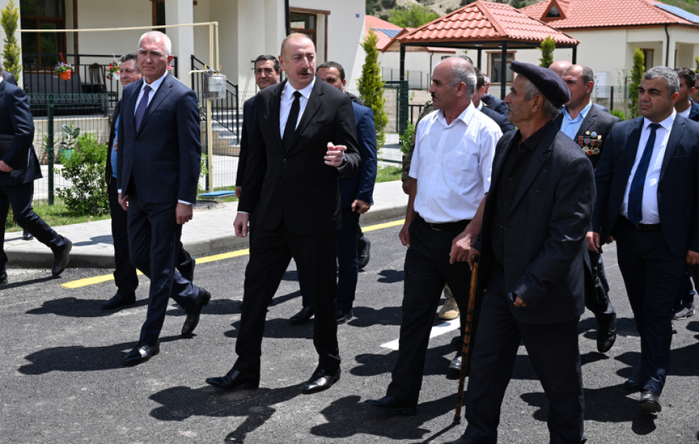 Latchine : Ilham Aliyev rencontre les habitants installés dans le village de Sous et participe à l’inauguration de deux sous-stations électriques  VIDEO