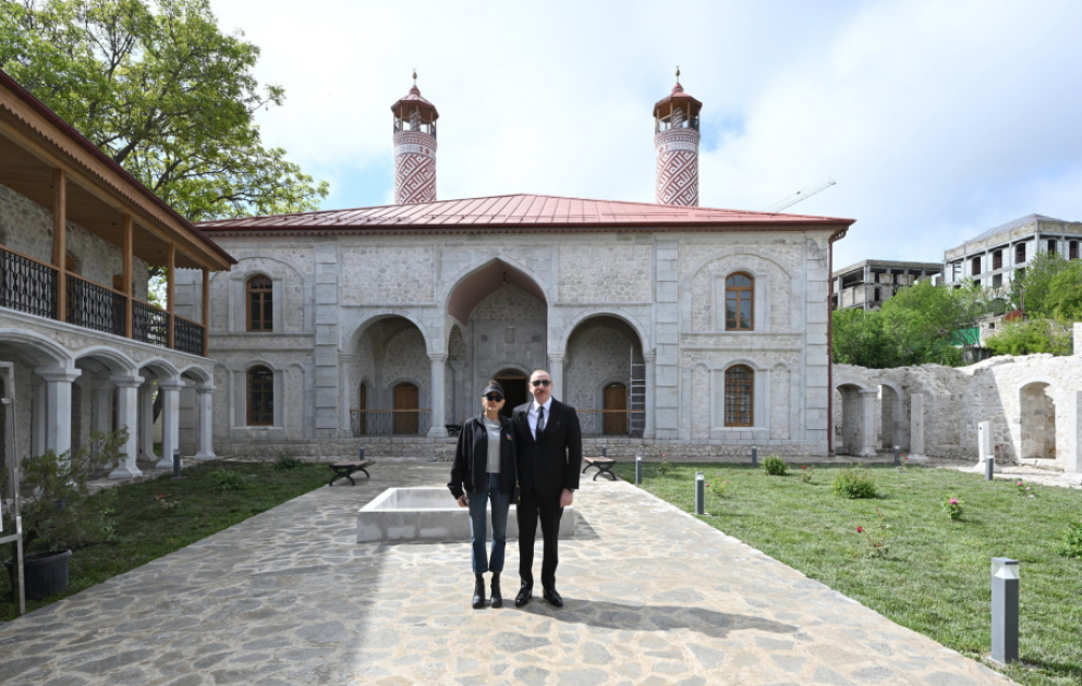 Visite de la mosquée Achaghy Gövher Agha à Choucha VIDEO