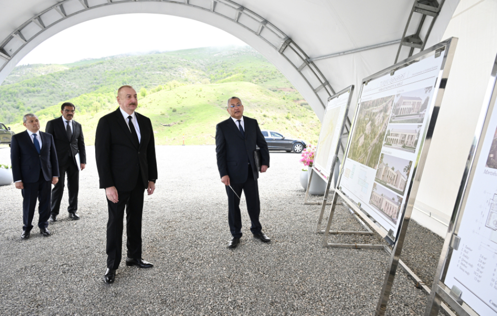 Präsident Ilham Aliyev legt Grundstein für Siedlung Turschsu im Bezirk Schuscha VIDEO