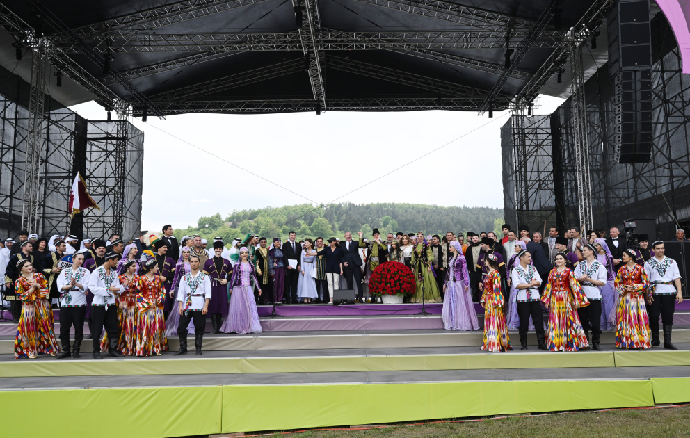 Şuşada VII “Xarıbülbül” Beynəlxalq Musiqi Festivalının və “Şuşa – İslam dünyasının mədəniyyət paytaxtı 2024” ilinin açılış mərasimi keçirilib  Prezident İlham Əliyev və birinci xanım Mehriban Əliyeva tədbirdə iştirak ediblər YENİLƏNİB-4 VİDEO