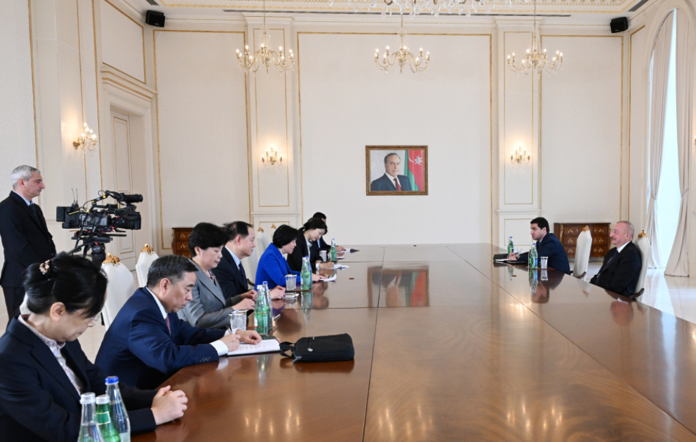 Le président Ilham Aliyev reçoit la vice-présidente du Comité national de la Conférence consultative politique du peuple chinois MIS A JOUR VIDEO