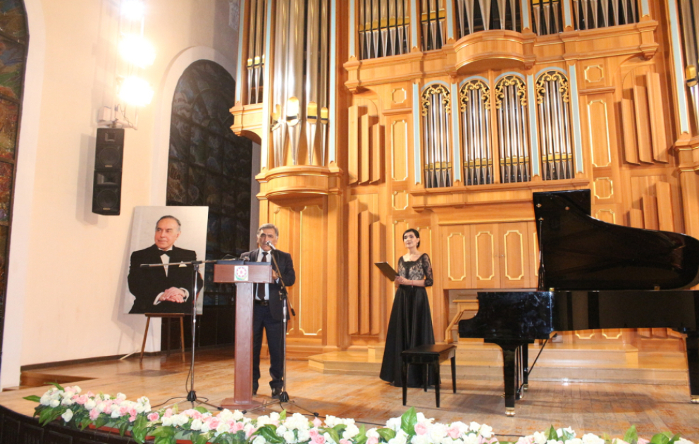 Özbəkistanda Ümummilli Lider Heydər Əliyevə həsr olunmuş konsert təşkil olunub VİDEO