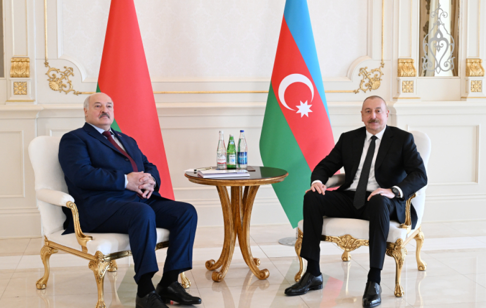 Präsident Ilham Aliyev und sein belarussischer Amtskollege Alexander Lukaschenko treffen sich unter vier Augen VIDEO