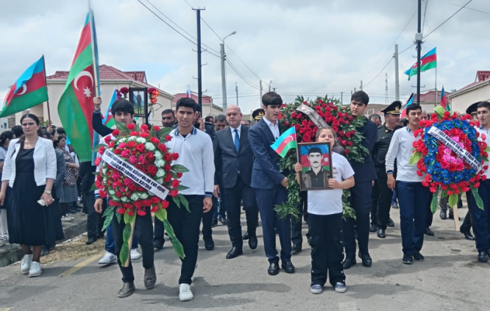 Şəhid Novruz Quliyevin Edillidə aşkarlanan nəşinin qalıqları Füzulidə torpağa tapşırılıb VİDEO