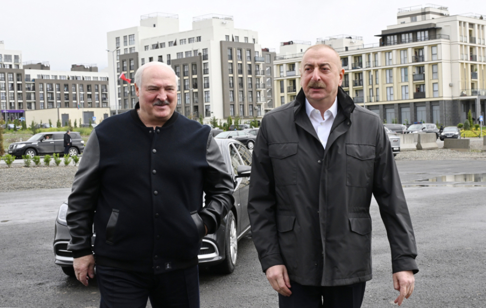 Präsidenten von Aserbaidschan und Belarus besichtigen zerstörte Objekte und lernen Generalplan der Stadt Füsuli kennen AKTUALISIERT VIDEO