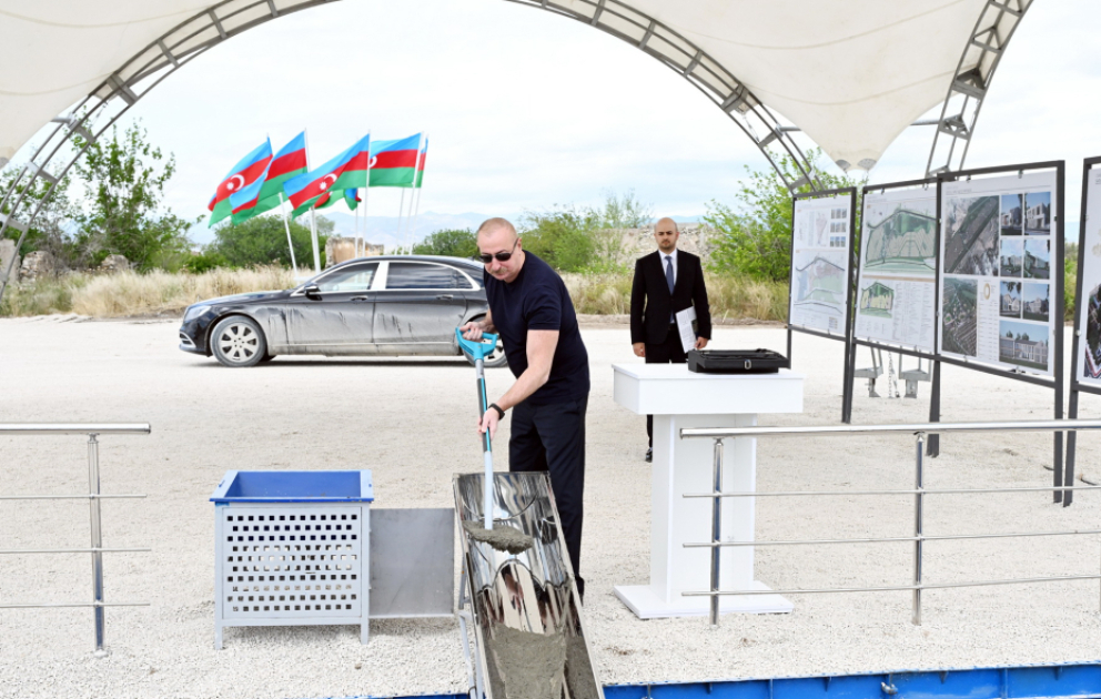 Präsident Ilham Aliyev legt Grundstein für Dorf Sarijalli im Rayon Jabrayil  AKTUALISIERT VIDEO