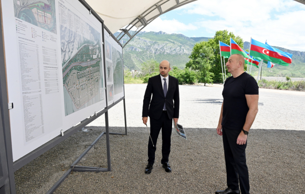 Prezident İlham Əliyev Zəngilan rayonunun Mincivan qəsəbəsinin təməlini qoyub  YENİLƏNİB VİDEO