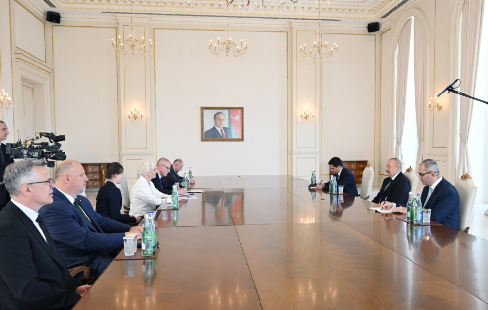 Prezident İlham Əliyev Latviya Seyminin sədrinin başçılıq etdiyi nümayəndə heyətini qəbul edib YENİLƏNİB VİDEO