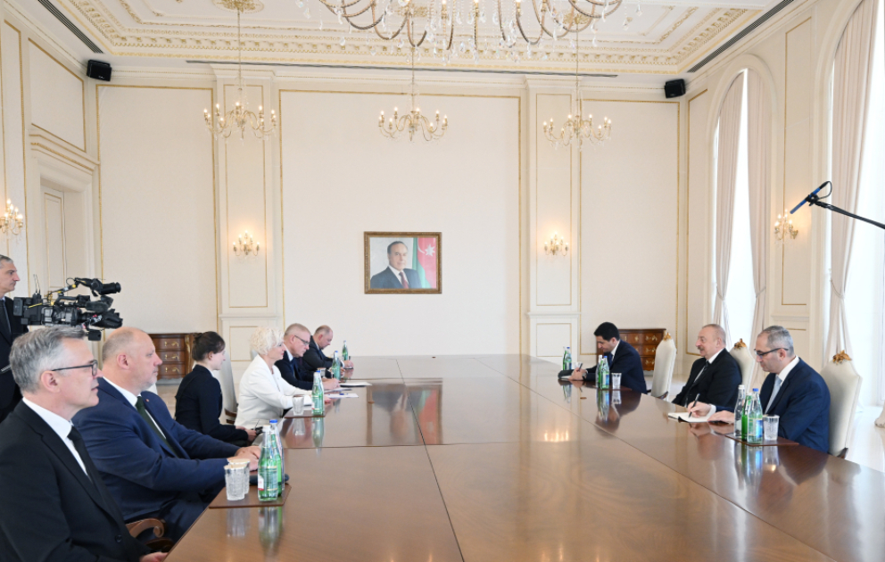 Präsident Ilham Aliyev empfängt lettische Delegation um Parlamentsvorsitzende AKTUALISIERT VIDEO