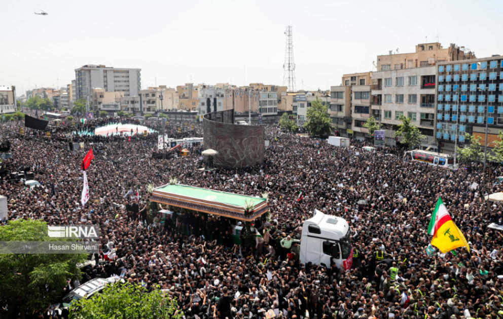 Iran: Hunderttausende bei Trauerfeier für Raisi VIDEO