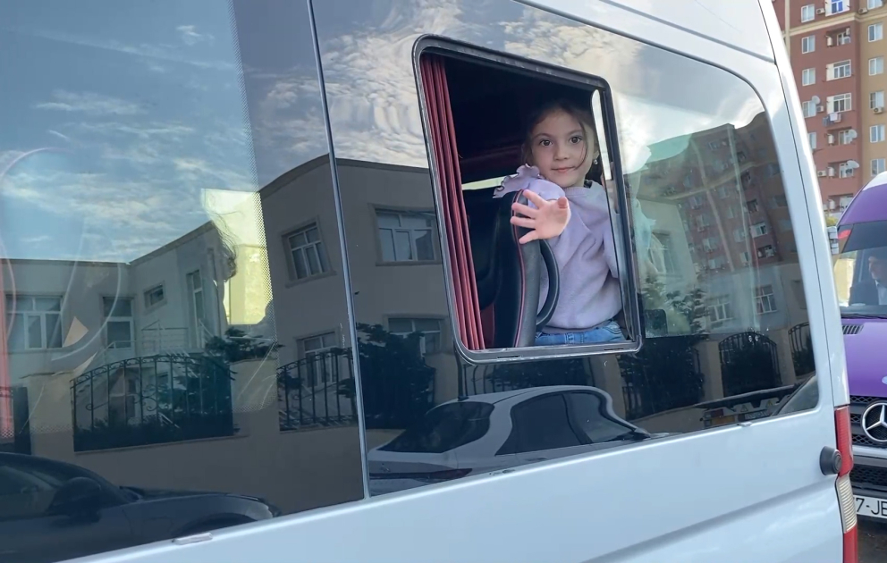 Очередная группа переселенцев отправлена в село Сус Лачинского района ВИДЕО