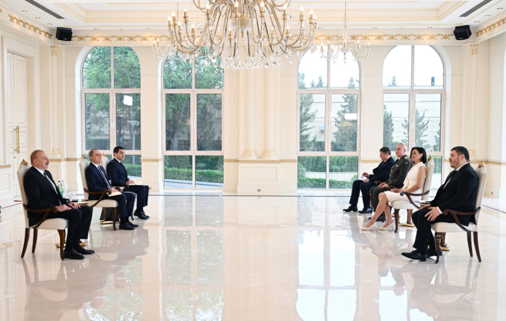 Prezident İlham Əliyev Ukraynanın ölkəmizdə yeni təyin olunmuş səfirinin etimadnaməsini qəbul edib  YENİLƏNİB VİDEO