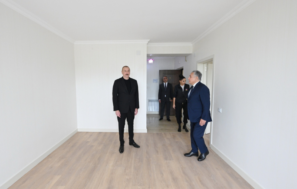Prezident İlham Əliyev və birinci xanım Mehriban Əliyeva Xocalı şəhərində 15 çoxmənzilli binada təmir və yenidənqurmadan sonra yaradılan şəraitlə tanış olublar  YENİLƏNİB VİDEO
