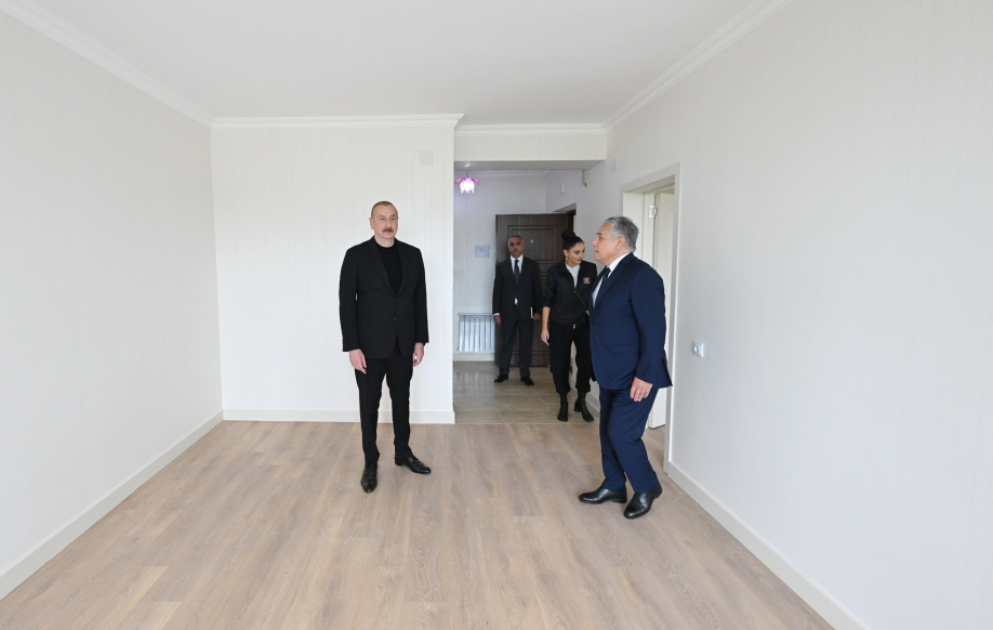 Президент Ильхам Алиев и первая леди Мехрибан Алиева ознакомились с условиями, созданными после ремонта и реконструкции в 15 многоквартирных зданиях в городе Ходжалы ОБНОВЛЕНО ВИДЕО