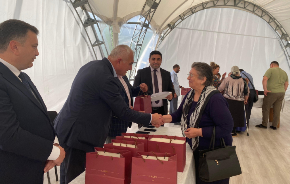 Grand retour : les 20 familles parties pour Latchine sont arrivées VIDEO