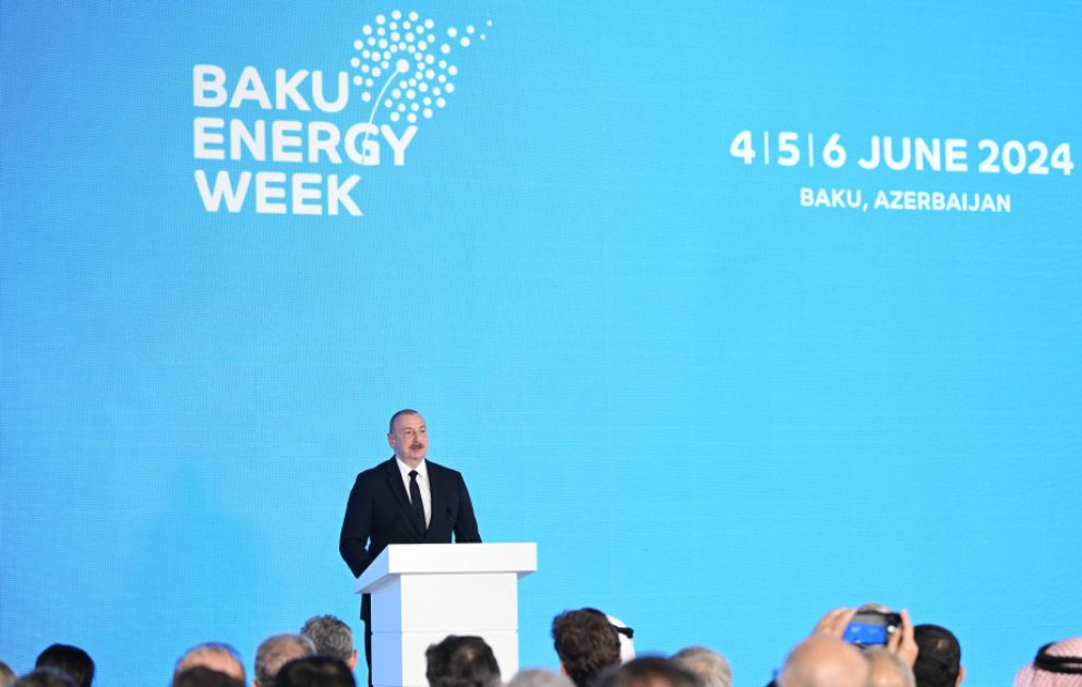 Azərbaycan Prezidenti: Biz 2027-ci ilin sonunda 2 qiqavat bərpaolunan enerji əldə edəcəyik VİDEO