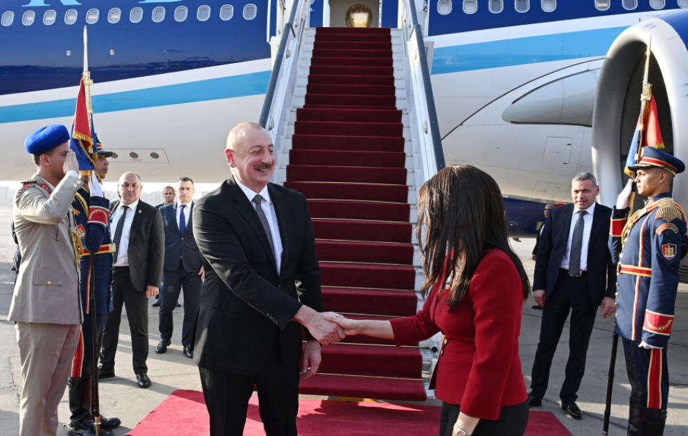 Präsident Ilham Aliyev zu Staatsbesuch in Ägypten eingetroffen VIDEO