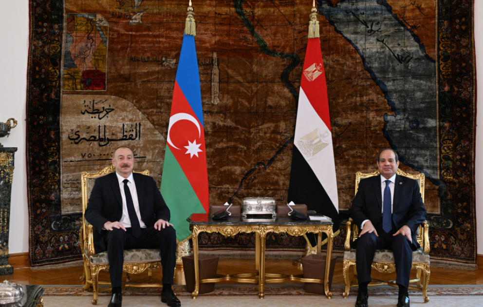 Präsidenten von Aserbaidschan und Ägypten treffen sich unter vier Augen in Kairo VIDEO