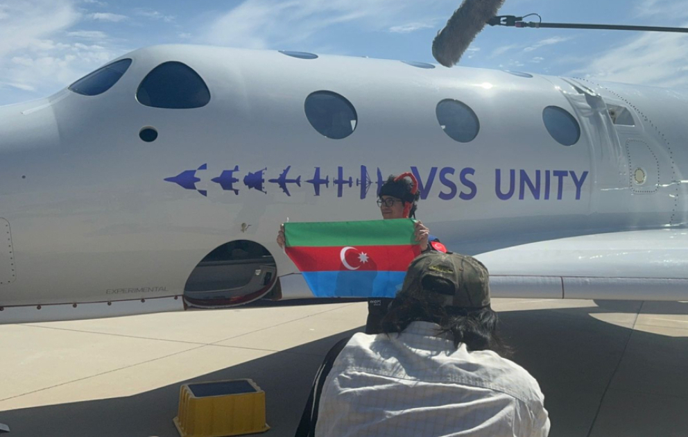Турецкий астронавт азербайджанского происхождения Тува Джихангир Атасевер совершил успешный полет в космос  ВИДЕО
