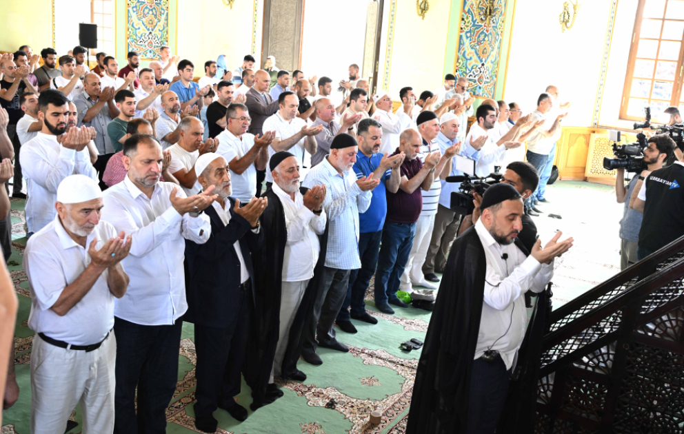 Bakıda Qurban bayramı namazı qılınıb VİDEO