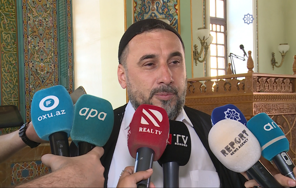 Təzəpir məscidinin imamı: Mağazalarda qurban əti adı altında heyvan kəsilib satılması şəriətə uyğun deyil və Qurban əti sayılmır VİDEO
