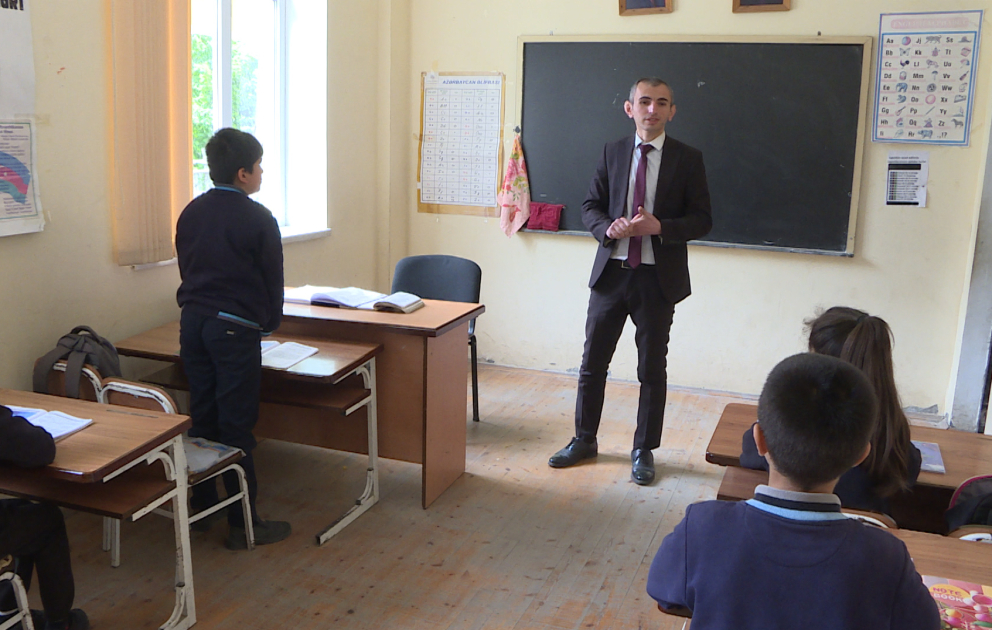 Ucqar kənddə çalışan fədakar gənc müəllim  FOTO VİDEO