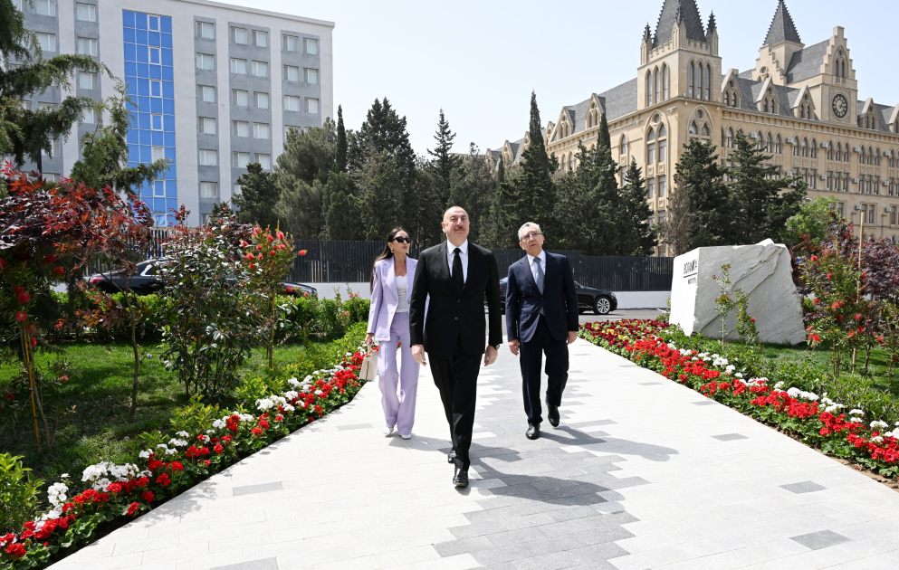 Prezident İlham Əliyev və birinci xanım Mehriban Əliyeva Bakıda Botanika İnstitutunun yeni binasının açılışında iştirak edib və Nəbatat Bağında görülən işlərlə tanış olublar VİDEO