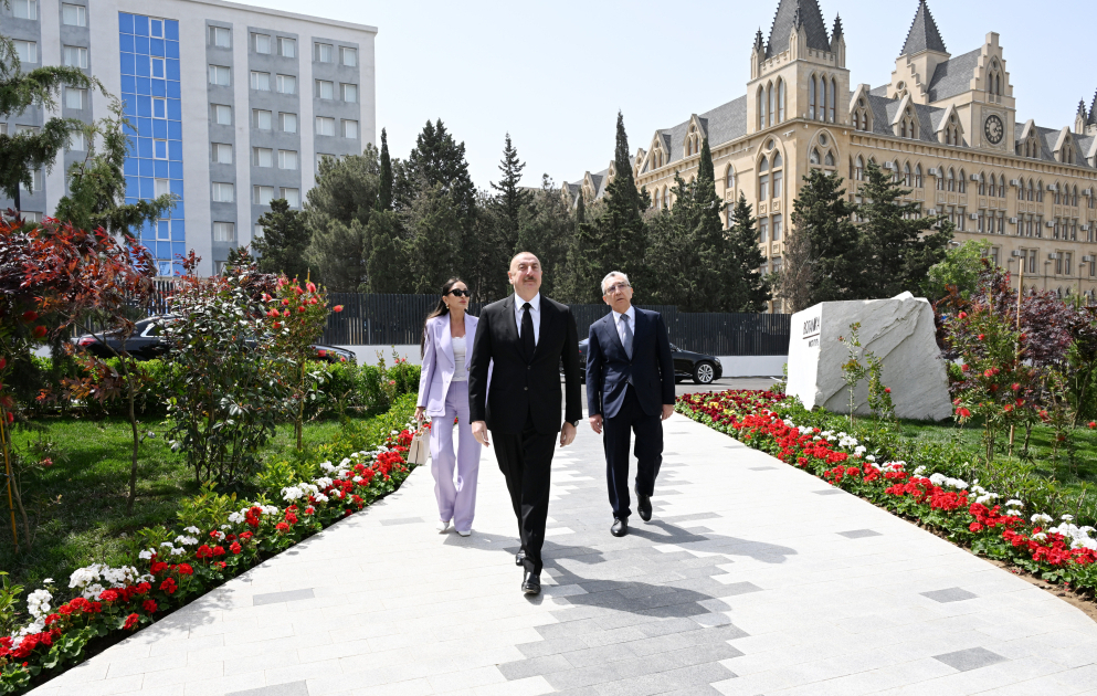 Президент Ильхам Алиев и первая леди Мехрибан Алиева приняли участие в открытии нового здания Института ботаники в Баку и ознакомились с работой, проделанной в Ботаническом саду ВИДЕО