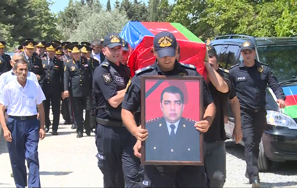 Əməliyyat zamanı həlak olan polis kapitanı torpağa tapşırılıb VİDEO