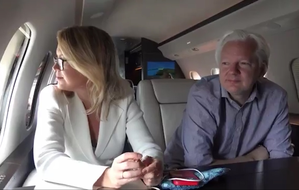 L’avion de Julian Assange a atterri à Bangkok VIDEO