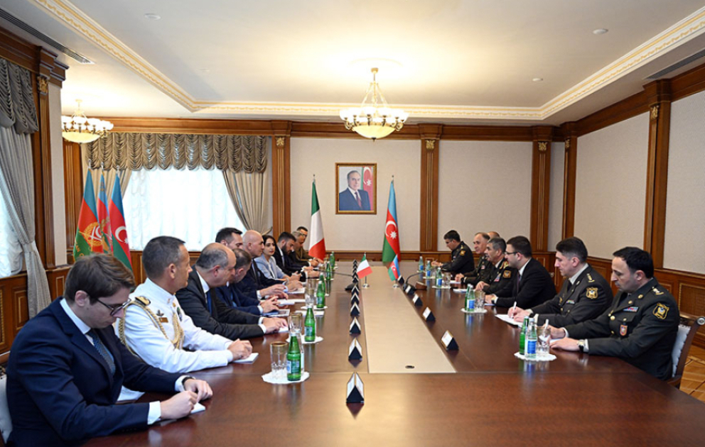 Azerbaijan's Defense Minister meets with his Italian counterpart VIDEO