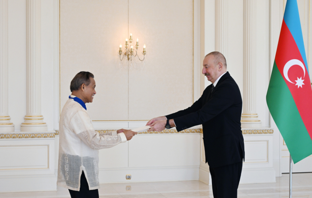 Prezident İlham Əliyev Filippinin ölkəmizdə yeni təyin olunmuş səfirinin etimadnaməsini qəbul edib  YENİLƏNİB  VİDEO