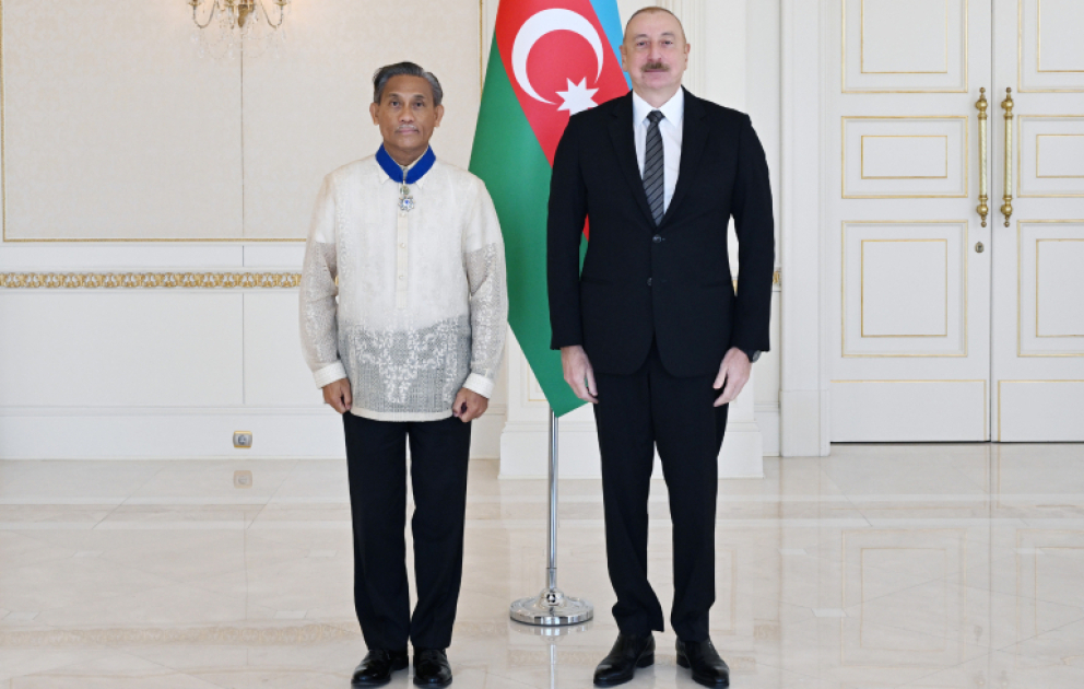 Le président de la République reçoit les lettres de créance du nouvel ambassadeur des Philippines MIS A JOUR VIDEO